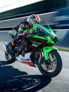 cropped ninja zx10 riding on track rider