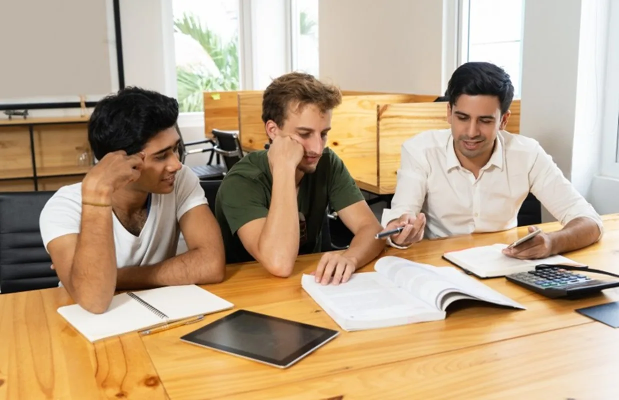 BBA Students के लिए AI Skills: High Salary Career के लिए क्या सीखें? 1 top ai skills every bba student should learn